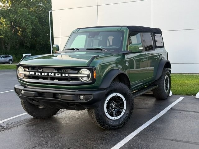 Certified 2023 Ford Bronco Outer Banks w/ Sasquatch Package AWD/4WD image 2