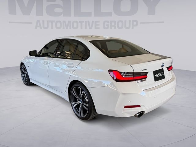 Used 2023 BMW 330e xDrive w/ Driving Assistance Package AWD/4WD image 3