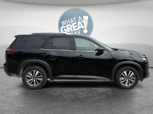 Used 2025 Nissan Pathfinder SL AWD/4WD image 2