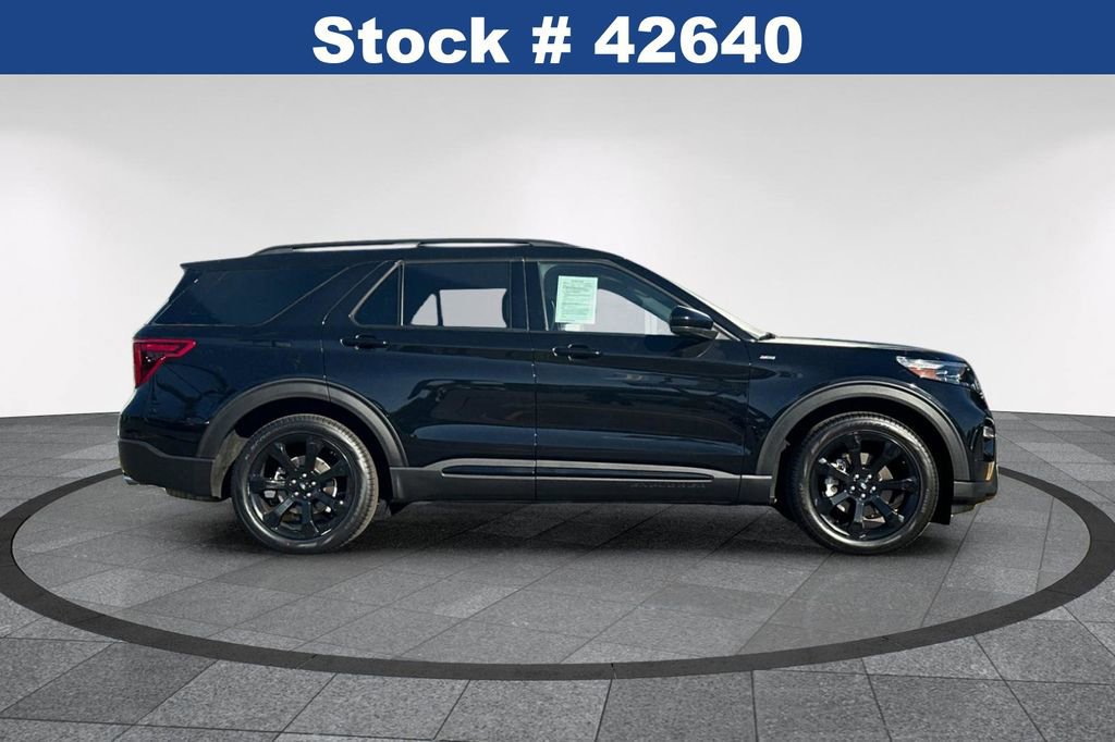 Certified 2023 Ford Explorer ST-Line w/ Class IV Trailer Tow Package image 3