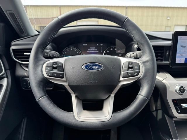 Certified 2022 Ford Explorer XLT w/ Equipment Group 202A AWD/4WD image 36