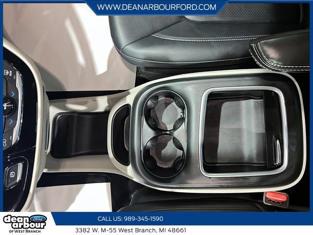 Used 2024 Chrysler Pacifica Touring-L FWD image 17