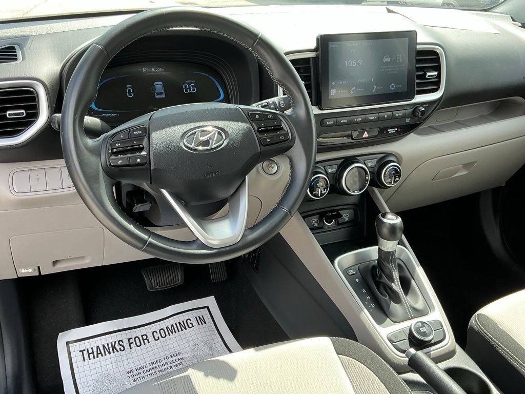 Used 2025 Hyundai Venue SEL FWD image 28