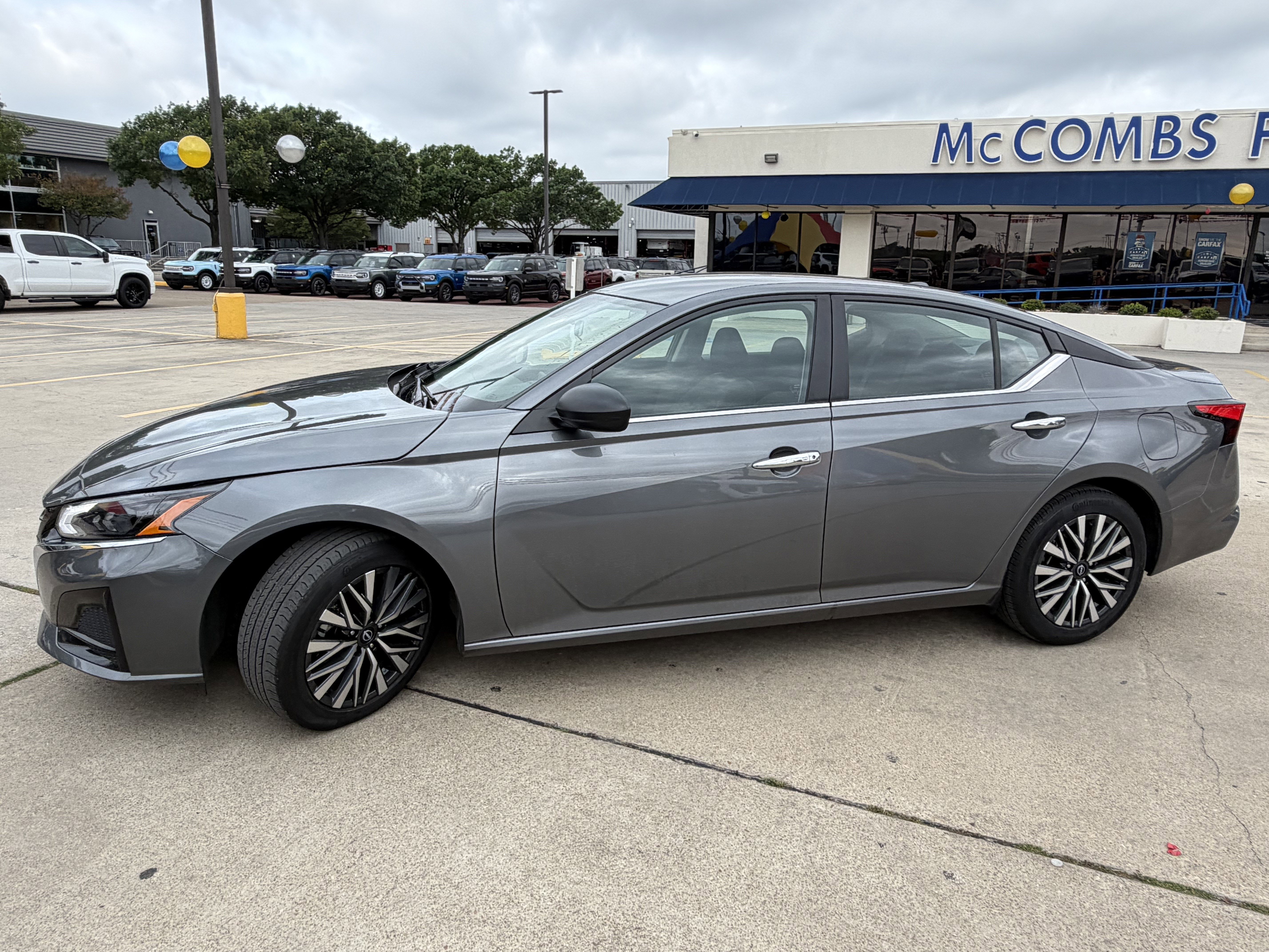 Used 2025 Nissan Altima 2.5 SV FWD image 11