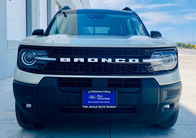 Certified 2025 Ford Bronco Sport Outer Banks w/ Outer Banks Tech Package+ AWD/4WD image 2