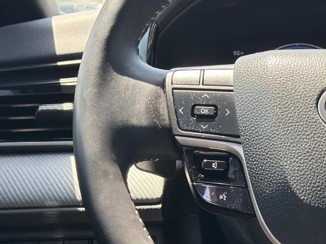 Used 2025 Toyota Camry SE w/ Convenience Package FWD image 12