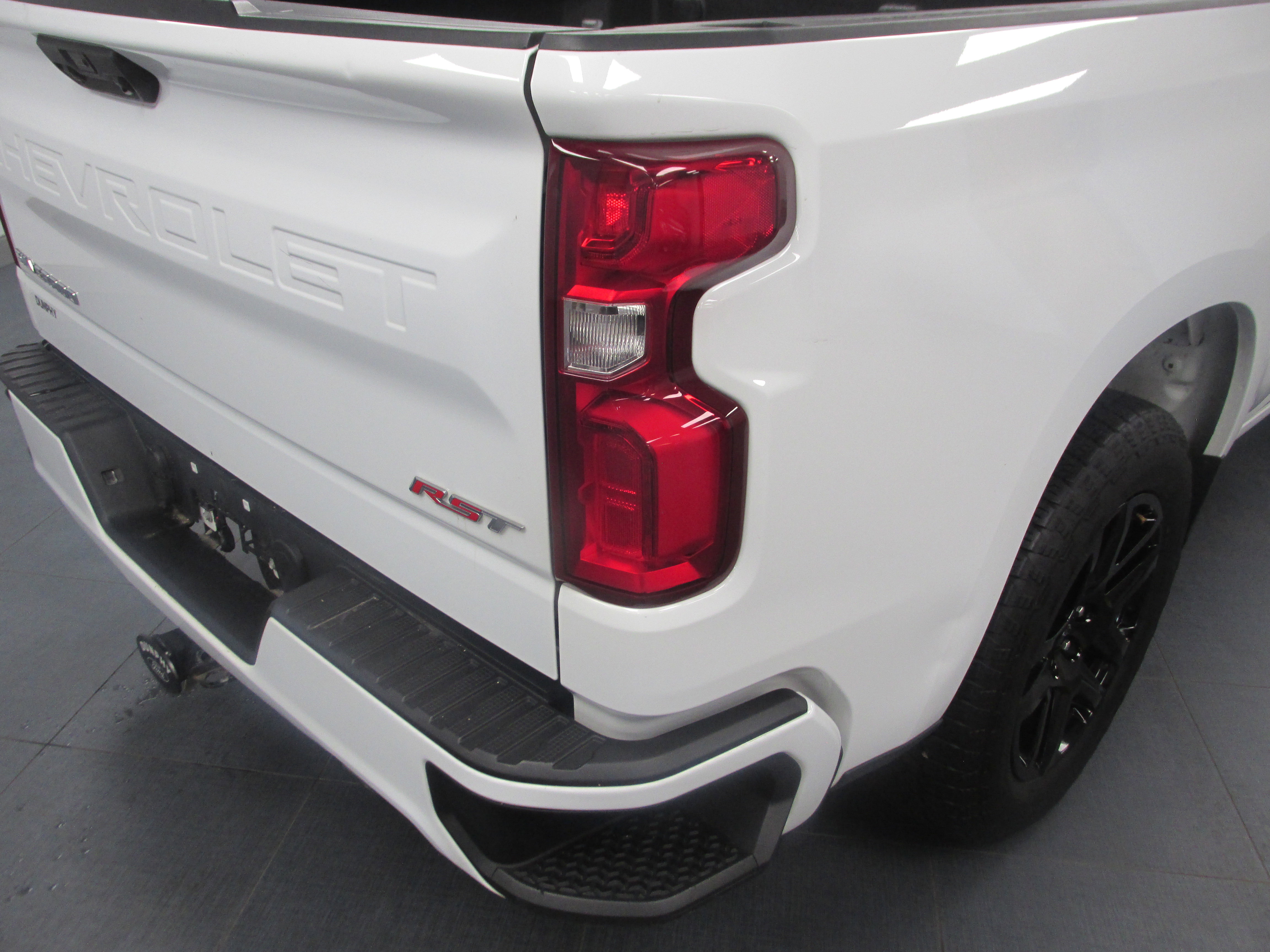 Used 2023 Chevrolet Silverado 1500 RST w/ Z71 Off-Road Package AWD/4WD image 11