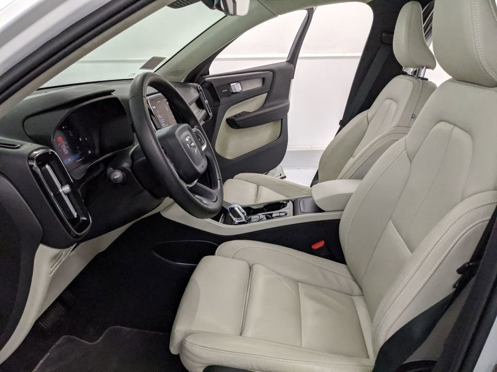 Used 2023 Volvo XC40 B5 Ultimate w/ Climate Package image 16