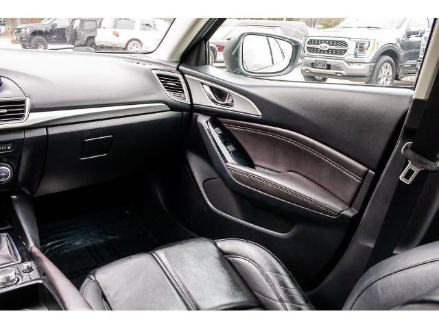 Used 2018 MAZDA MAZDA3 Touring image 15
