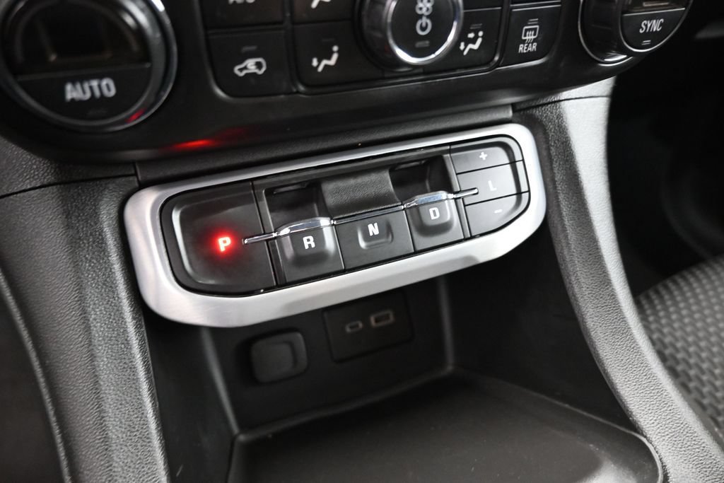 Used 2022 GMC Acadia SLE FWD image 17