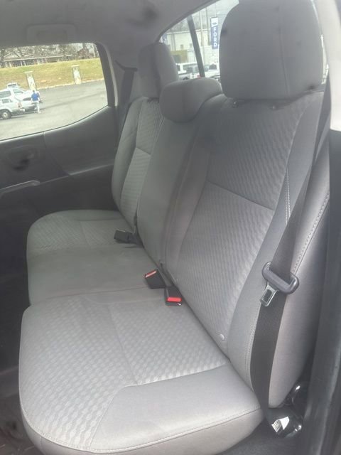 Used 2022 Toyota Tacoma SR5 w/ Technology Package image 9