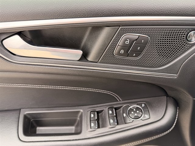 Certified 2022 Ford Edge Titanium AWD/4WD image 18