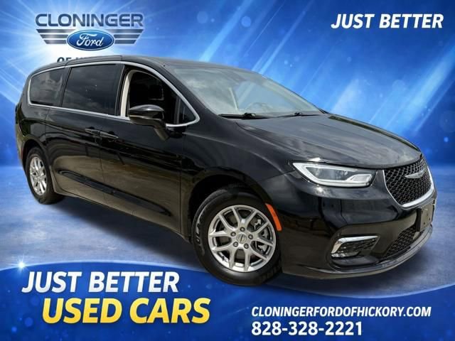 Used 2024 Chrysler Pacifica Touring-L