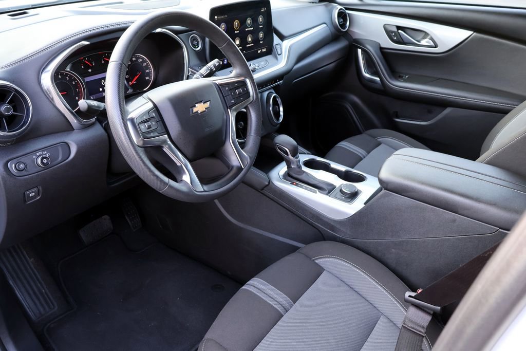Used 2025 Chevrolet Blazer LT AWD/4WD image 4
