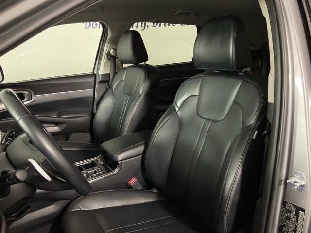 Used 2025 Kia Sorento EX image 14