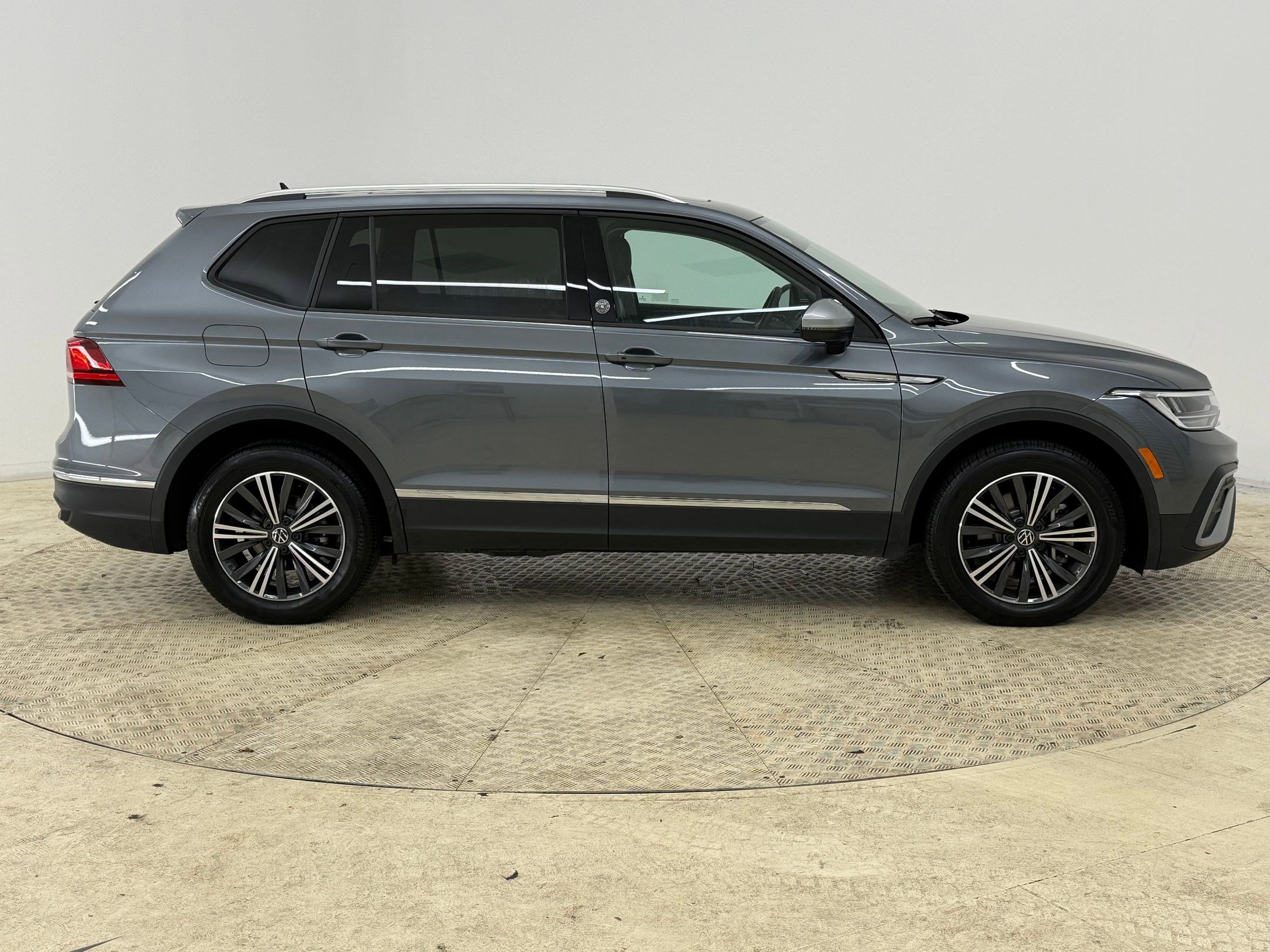 Used 2024 Volkswagen Tiguan Wolfsburg Edition image 8