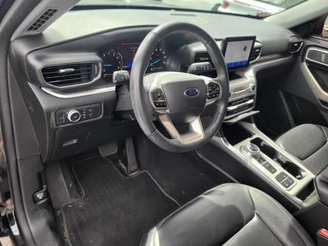 Certified 2022 Ford Explorer XLT w/ Equipment Group 202A image 17
