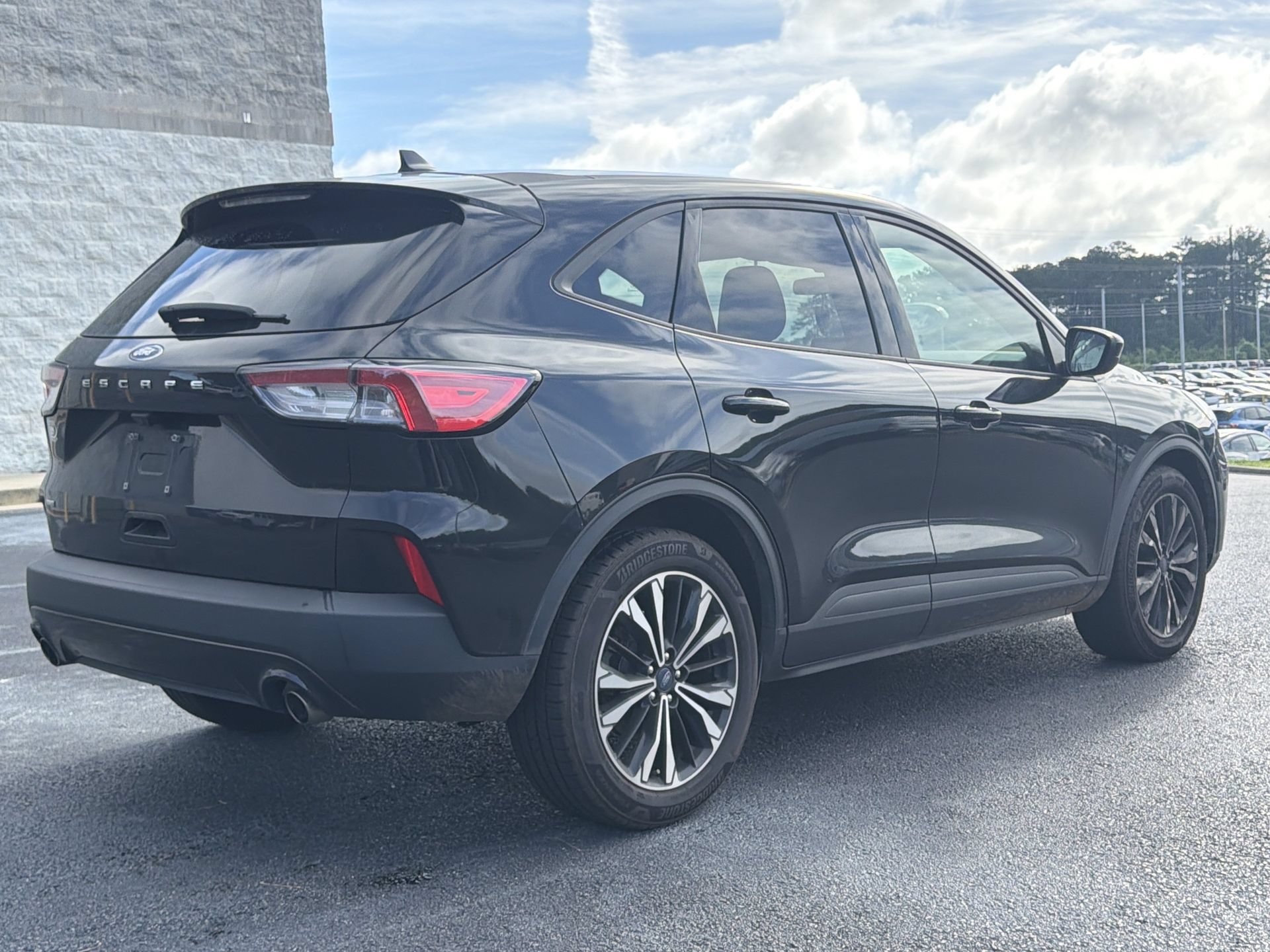 Certified 2022 Ford Escape SE w/ SE Sport Appearance Package FWD image 6