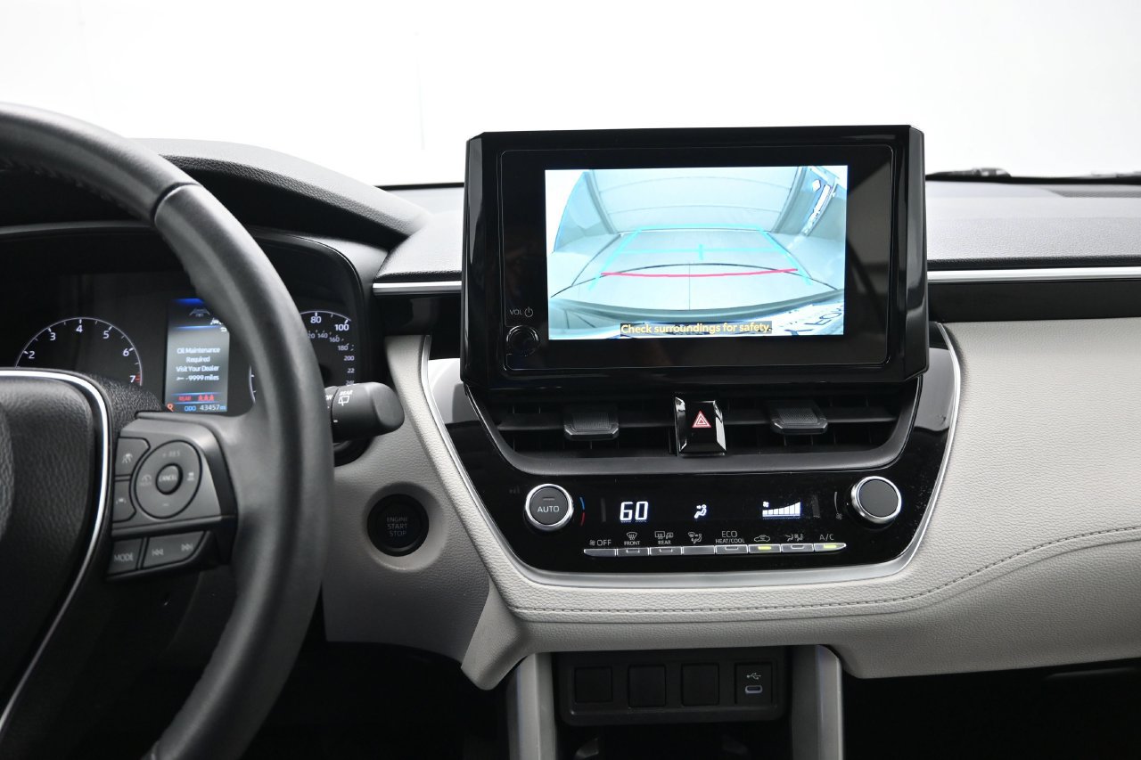 Used 2025 Toyota Corolla Cross LE FWD image 33