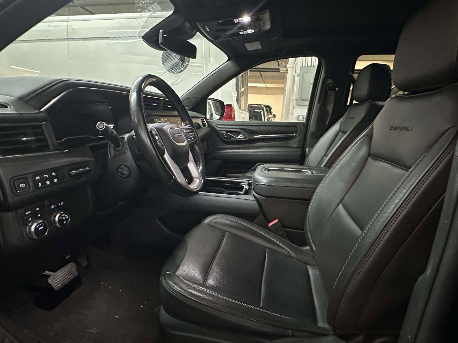 Used 2023 GMC Yukon Denali image 12