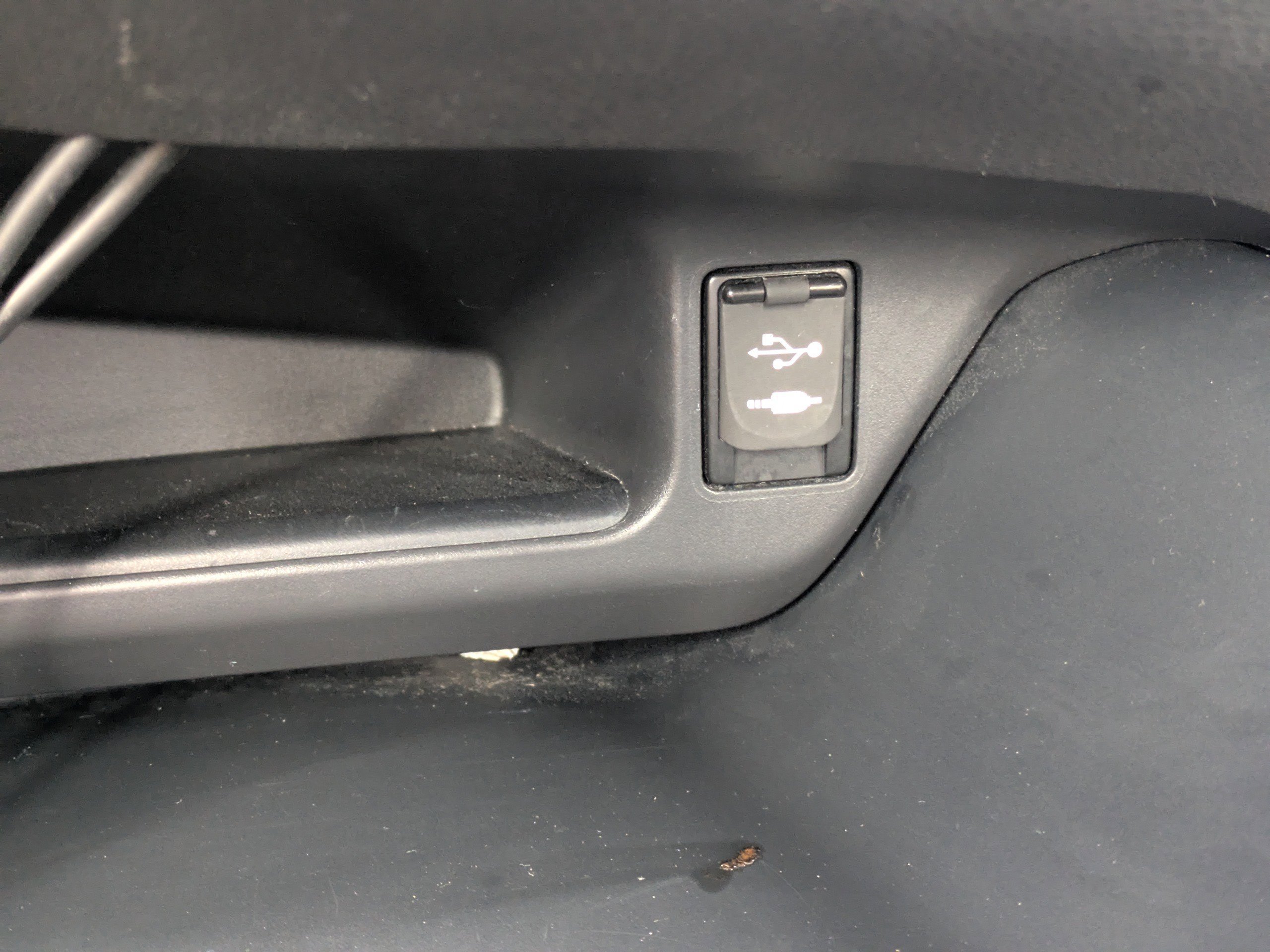 Used 2019 Toyota C-HR LE image 24