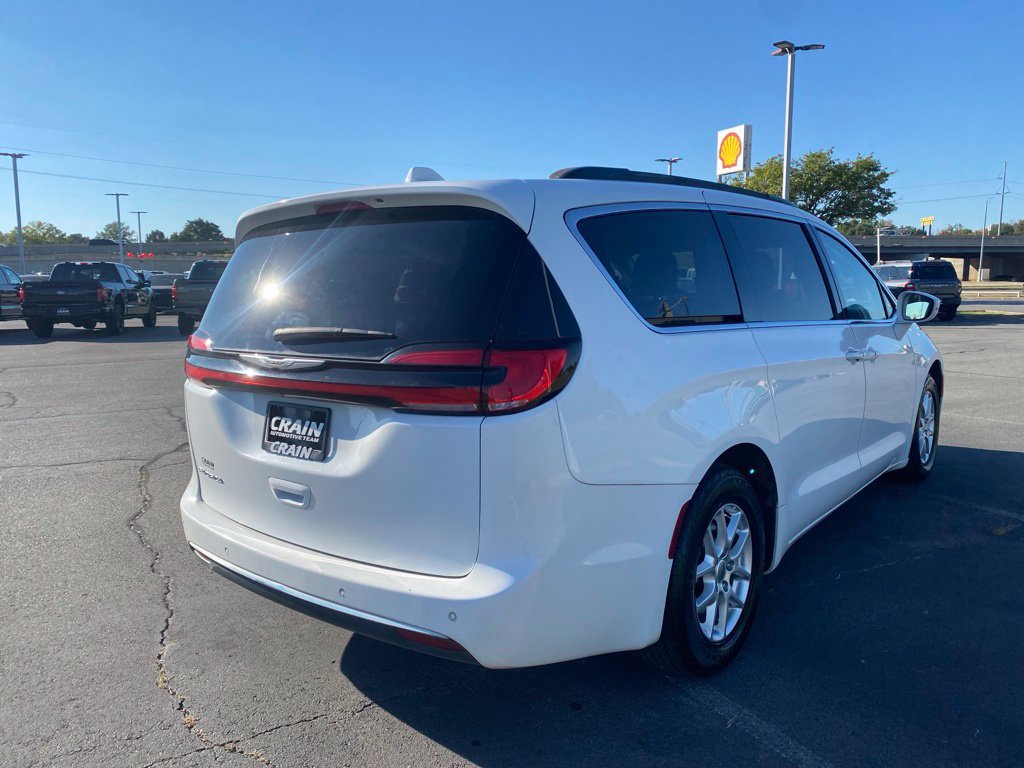 Used 2022 Chrysler Pacifica Touring-L FWD image 7