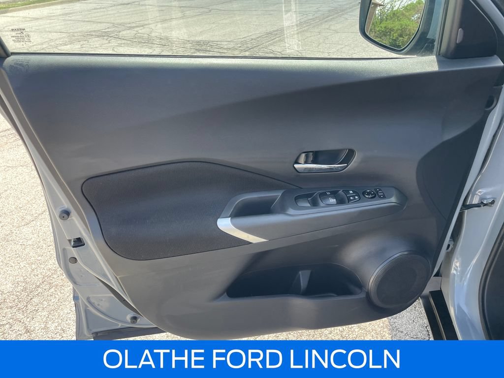 Used 2024 Nissan Kicks SV w/ Interior Electronics Package FWD image 12