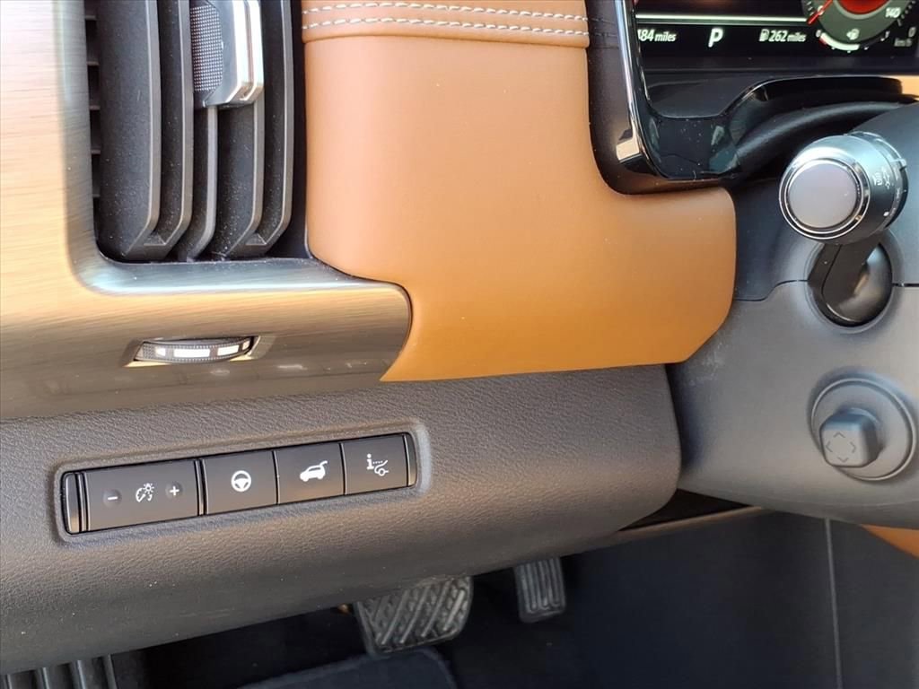 Used 2023 Nissan Pathfinder Platinum image 18