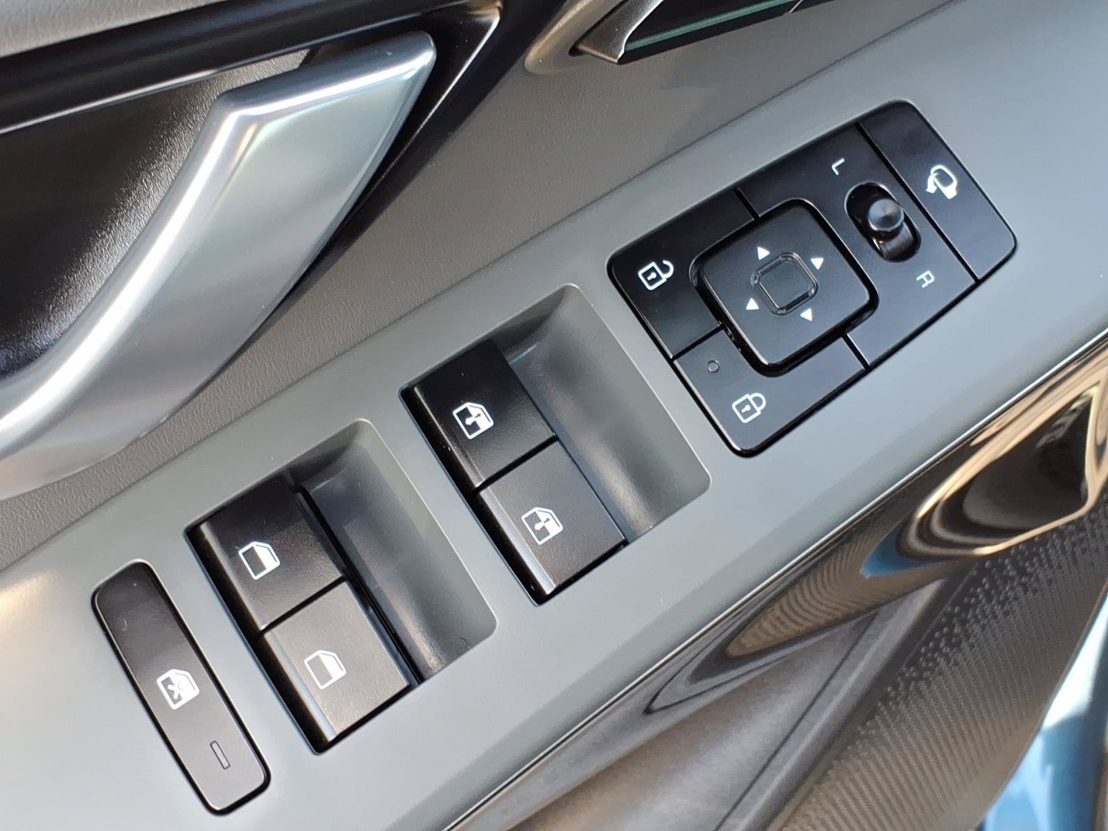 Used 2023 Kia Niro SX Touring FWD image 11