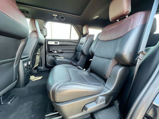 Certified 2023 Ford Explorer Platinum w/ Technology Package AWD/4WD image 19
