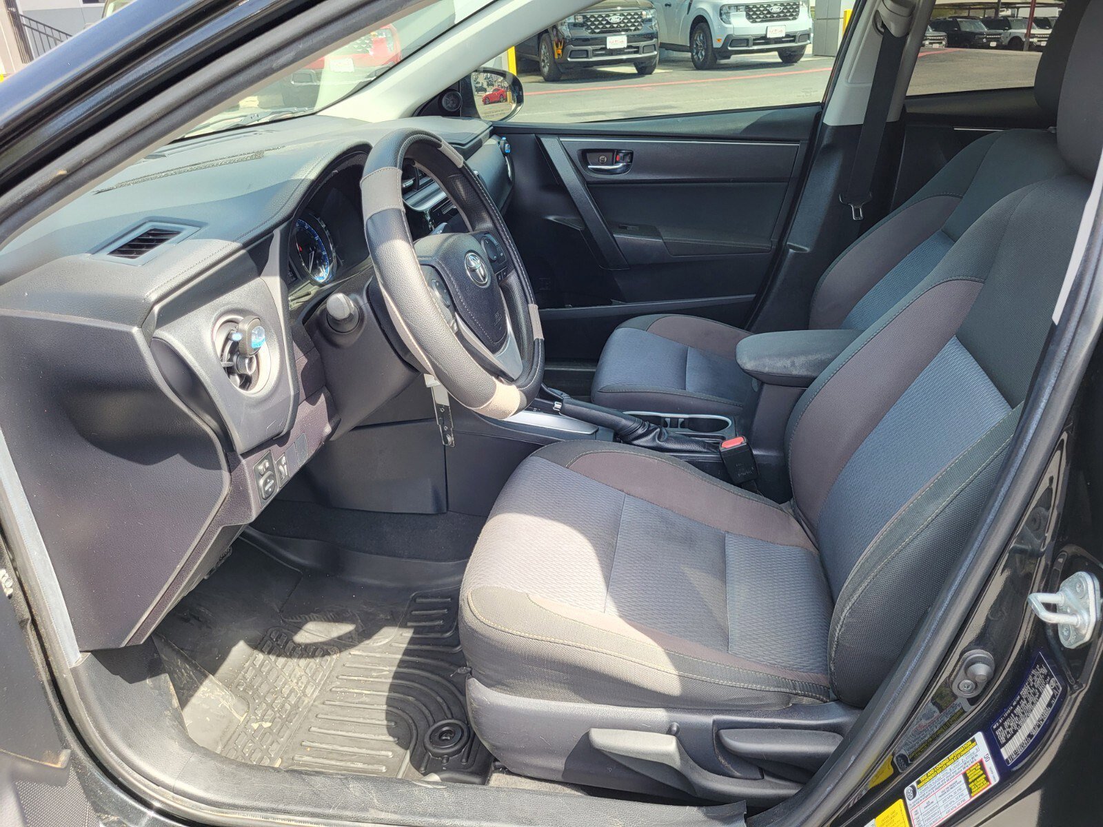 Used 2019 Toyota Corolla LE image 19