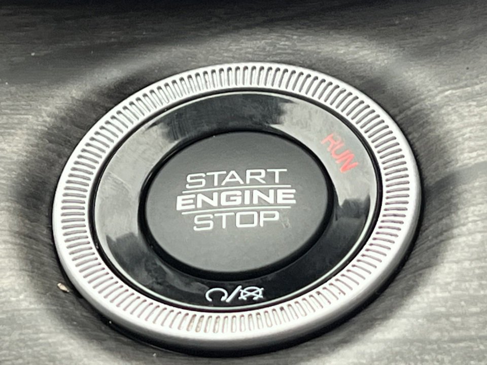 Used 2023 Jeep Grand Cherokee Limited w/ Luxury Tech Group II image 33