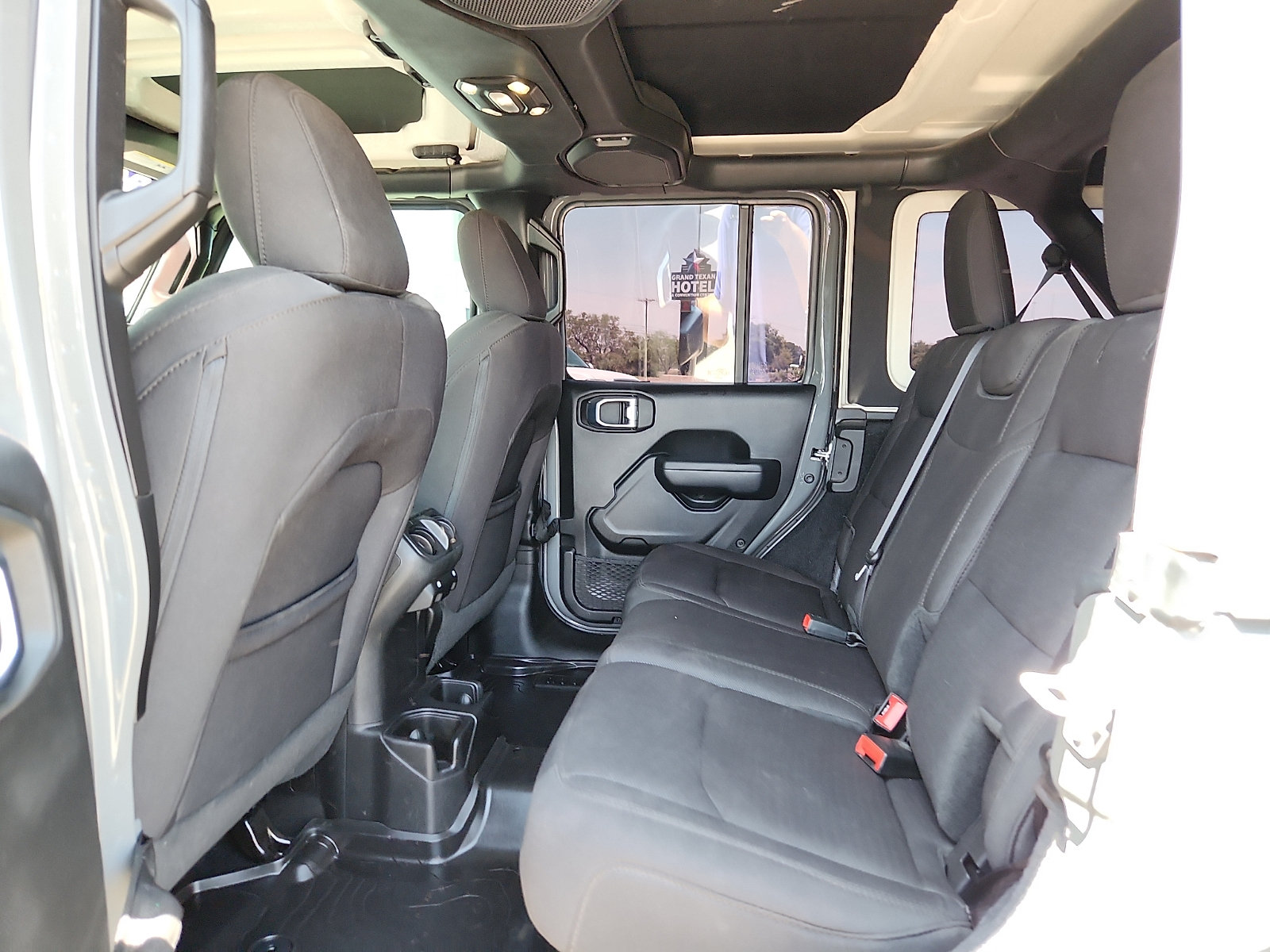 Used 2023 Jeep Wrangler Unlimited Sport AWD/4WD image 9