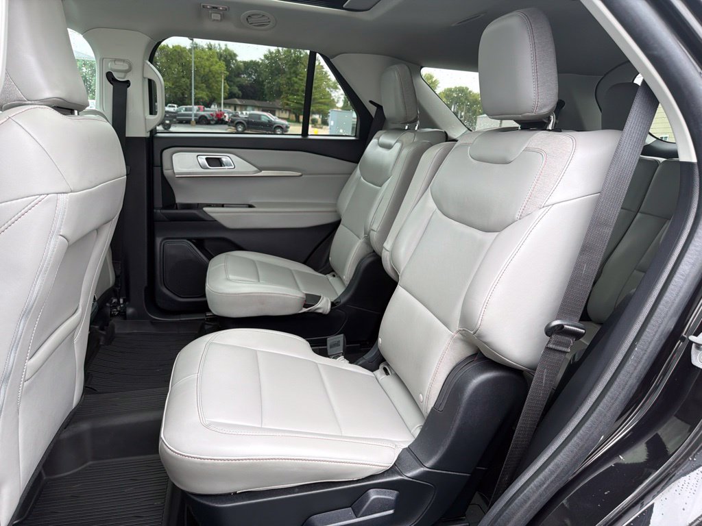 Certified 2025 Ford Explorer Active w/ Active Comfort Package AWD/4WD image 15