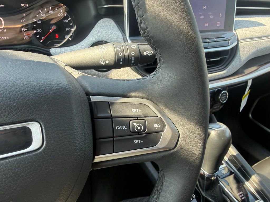 Used 2023 Jeep Compass Latitude w/ Convenience Group AWD/4WD image 19