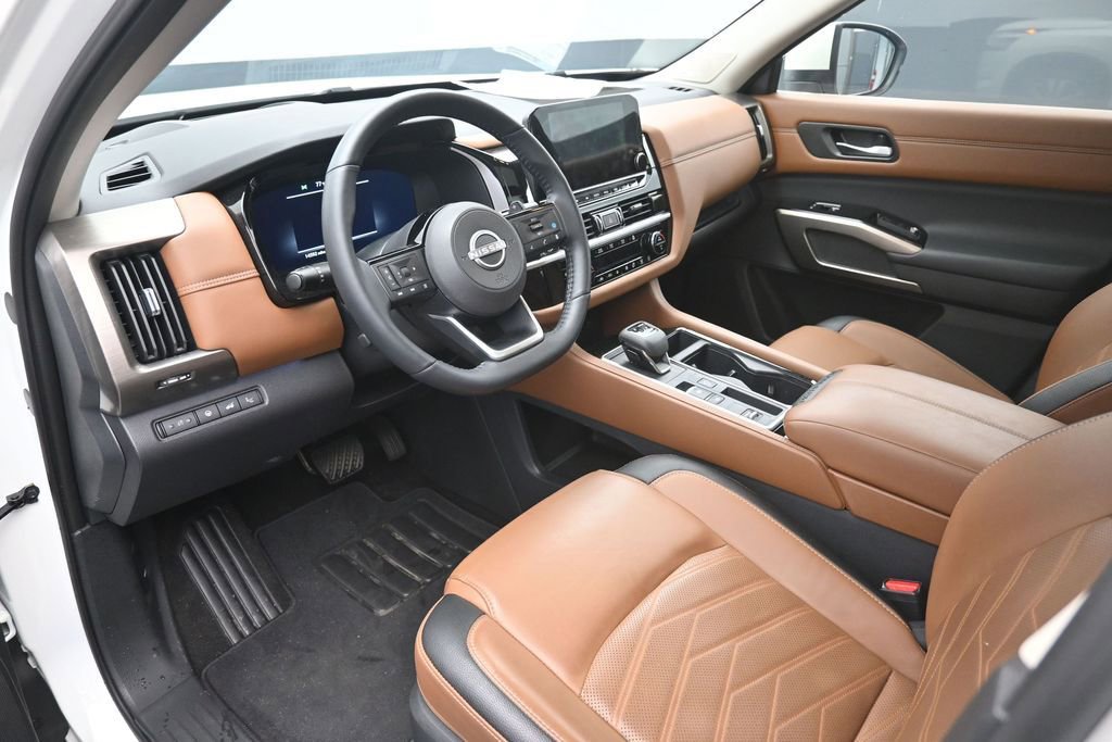 Used 2024 Nissan Pathfinder Platinum FWD image 19