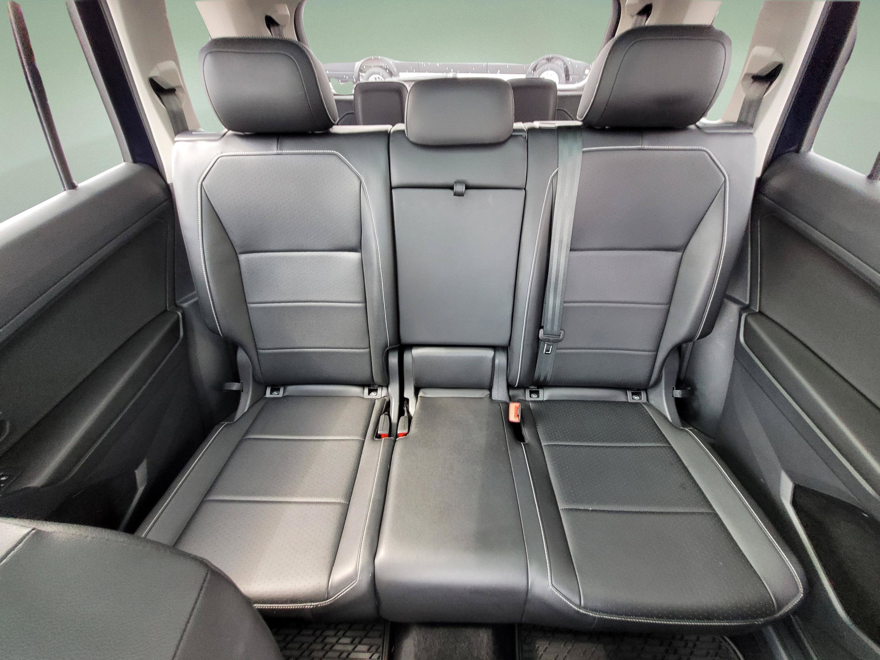 Used 2021 Volkswagen Tiguan SEL w/ 3-Row Tiguan MDO Package AWD/4WD image 18