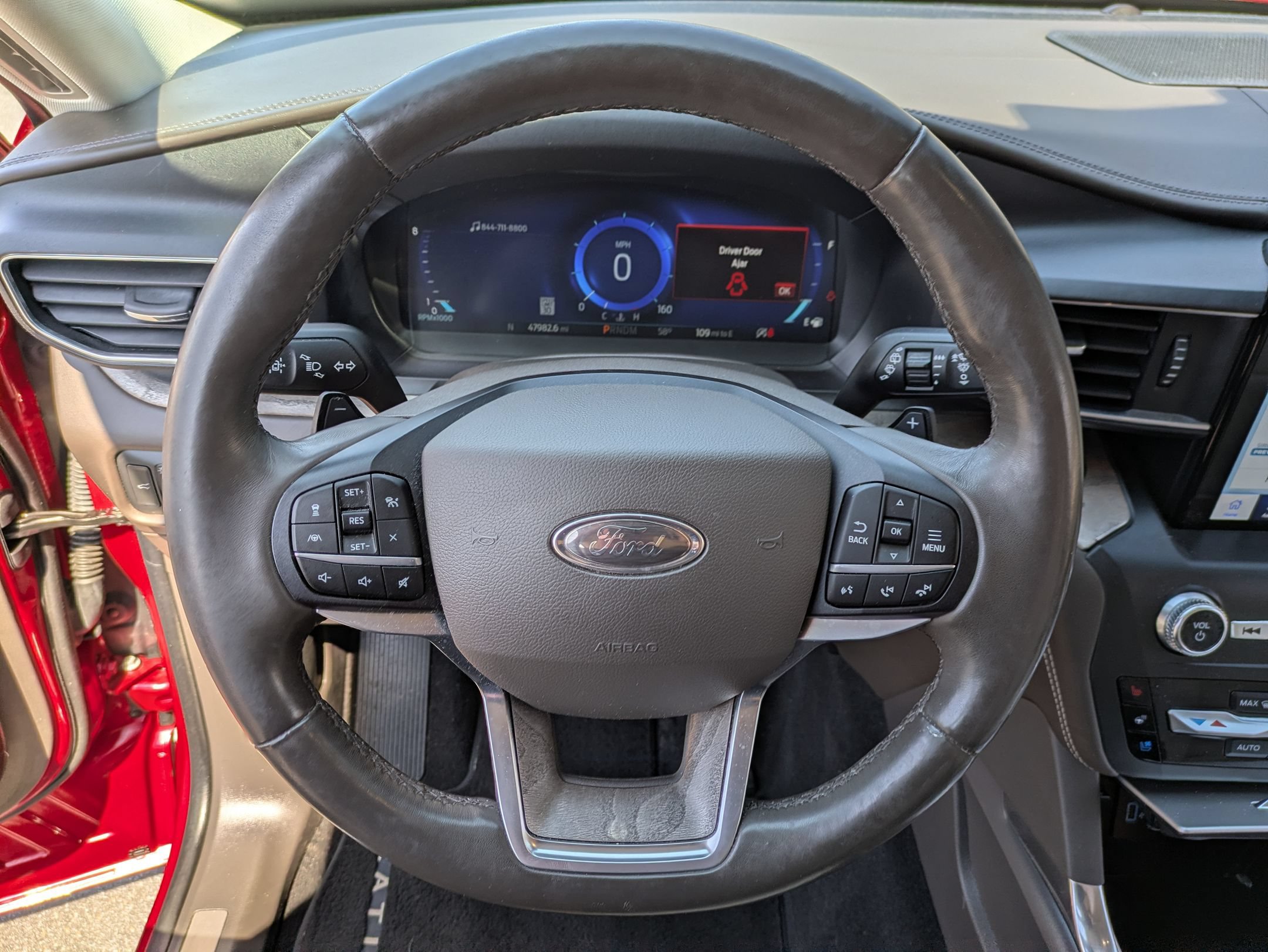 Certified 2020 Ford Explorer Platinum w/ Premium Technology Package AWD/4WD image 9