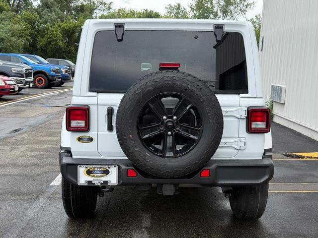 Used 2022 Jeep Wrangler Unlimited Sahara AWD/4WD image 4