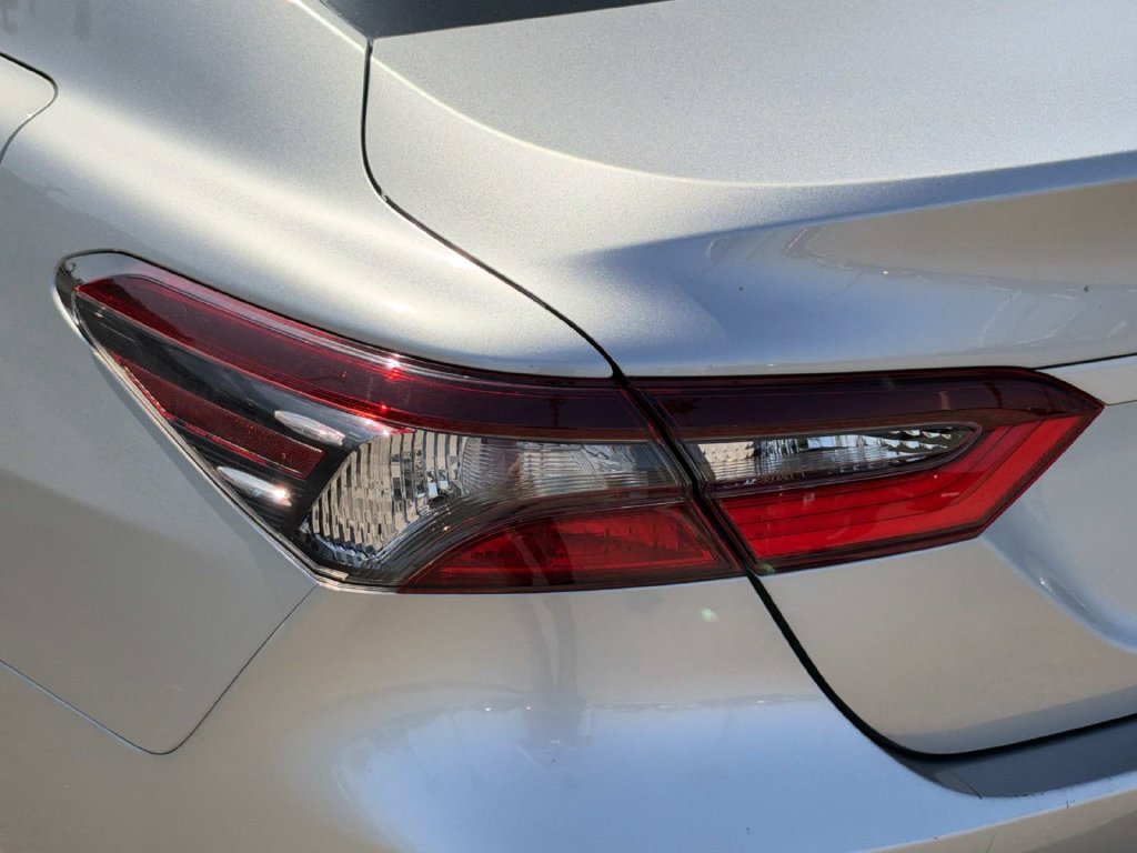 Used 2021 Toyota Camry LE FWD image 8