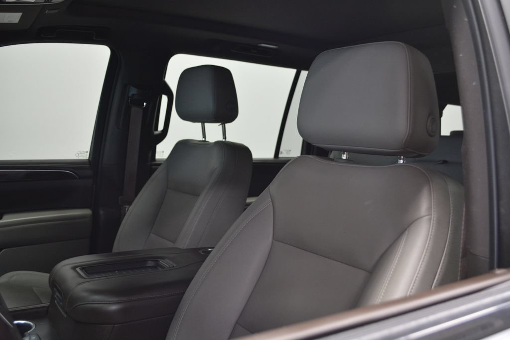 Used 2022 Chevrolet Suburban Z71 w/ Luxury Package AWD/4WD image 9