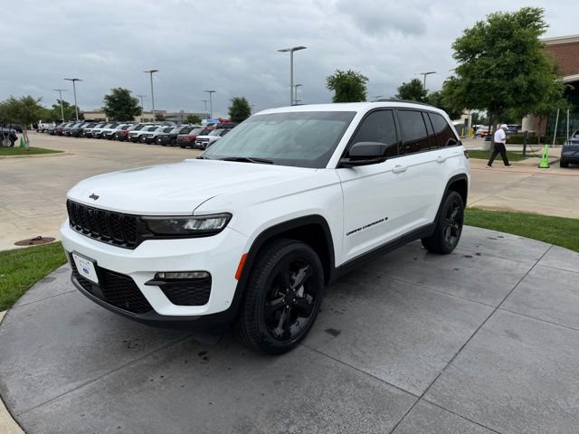 Used 2024 Jeep Grand Cherokee Limited w/ Luxury Tech Group II image 3