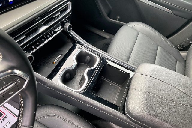 Used 2025 Chevrolet Traverse LT AWD/4WD image 17