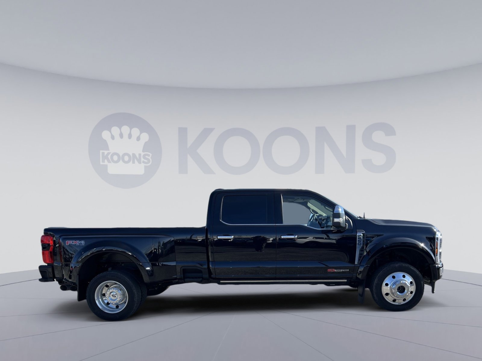 Certified 2025 Ford F450 Platinum w/ Platinum Plus Package image 2
