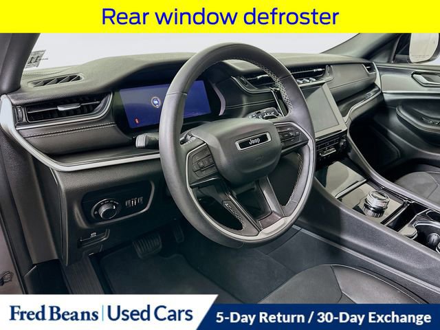 Used 2023 Jeep Grand Cherokee Altitude image 13