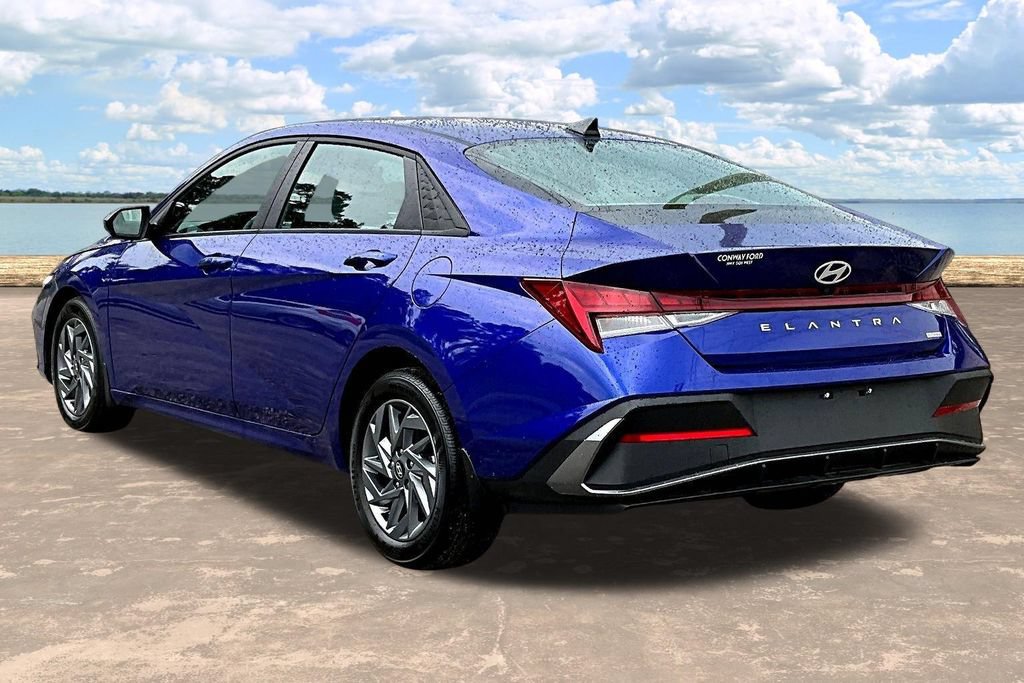 Used 2024 Hyundai Elantra Blue FWD image 5