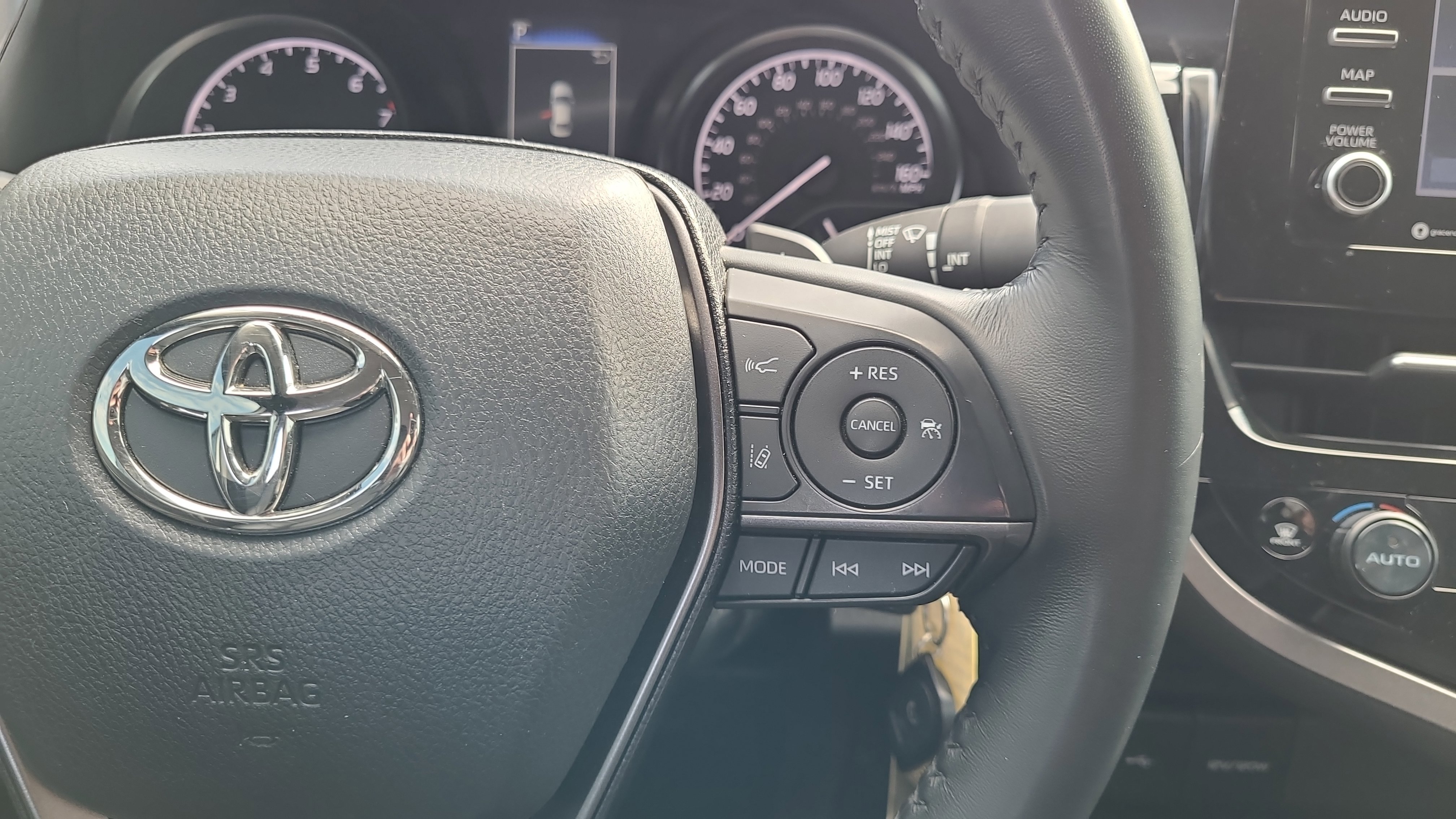 Used 2023 Toyota Camry SE image 11