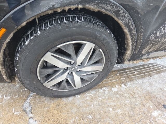 Used 2022 Kia Sorento S w/ Panoramic Sunroof Package image 4