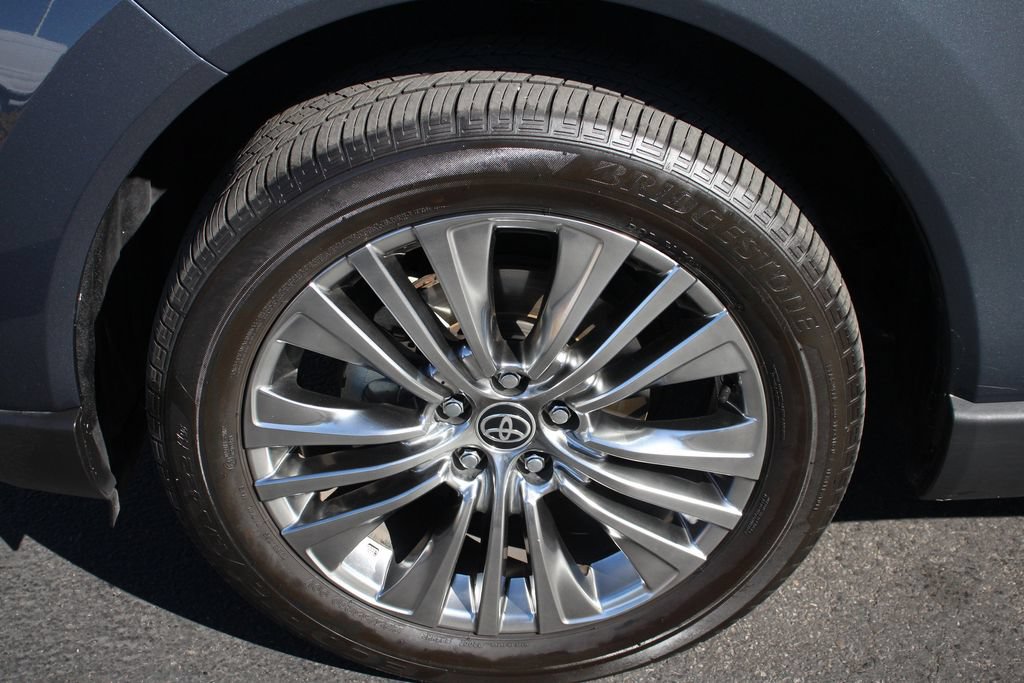 Used 2024 Toyota Venza Limited AWD/4WD image 14