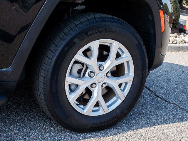 Used 2023 Jeep Grand Cherokee Limited AWD/4WD image 6